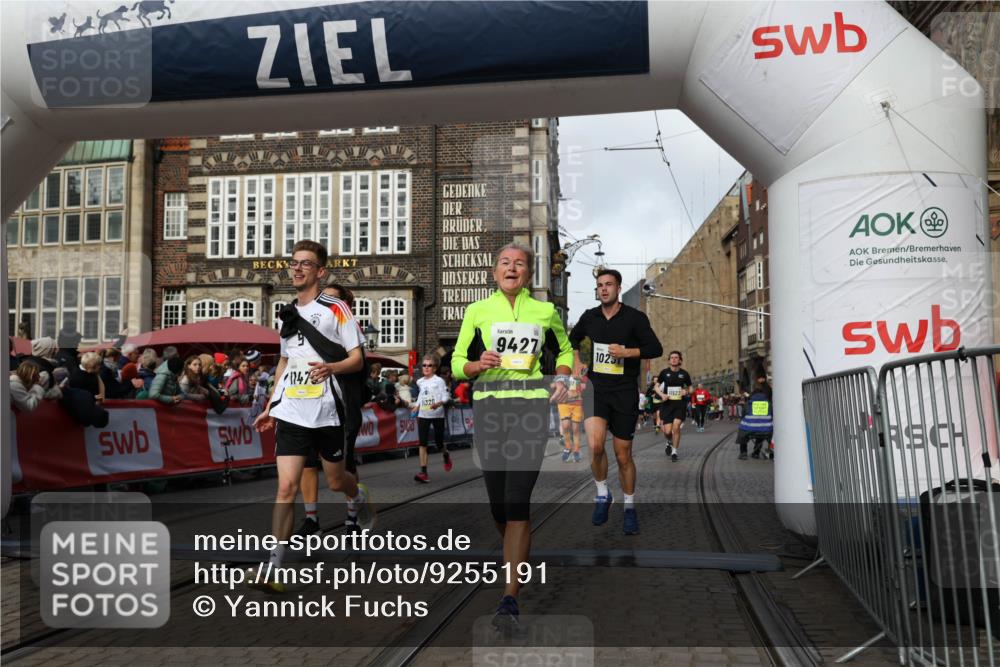 05.10.2025 - 20. swb-Marathon Bremen Yannick Fuchs http://msf.ph/oto/9255191 05.10.2025 10:55:04 Ziel 9427, 9560, 9570, 10024, 10231, 10232, 10233, 10609, 11320, 11373, 11470, 11507, 11523 meine-sportfotos.de
