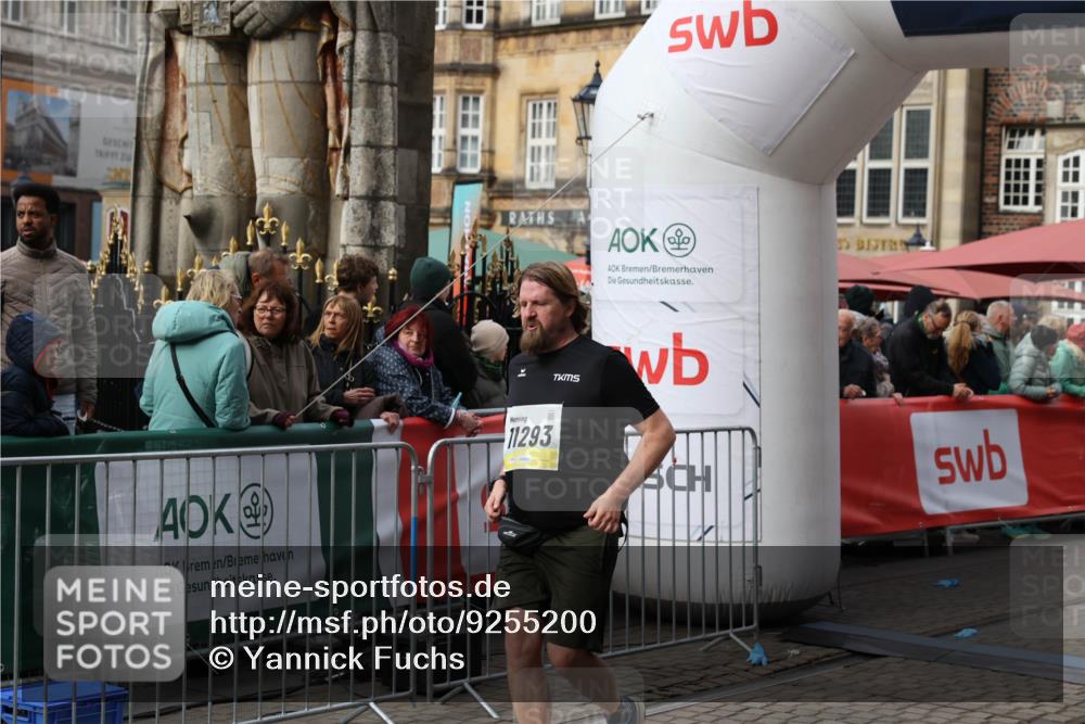 05.10.2025 - 20. swb-Marathon Bremen Yannick Fuchs http://msf.ph/oto/9255200 05.10.2025 11:15:20 Ziel 10647, 10984, 11293, 11635 meine-sportfotos.de