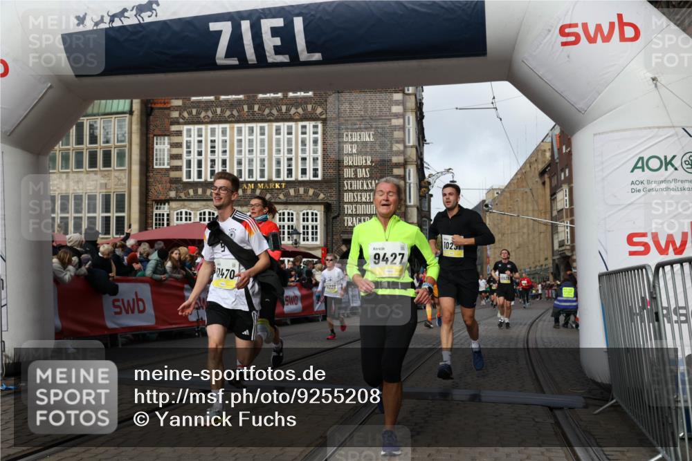 05.10.2025 - 20. swb-Marathon Bremen Yannick Fuchs http://msf.ph/oto/9255208 05.10.2025 10:55:04 Ziel 9427, 9560, 9570, 10024, 10231, 10232, 10233, 10609, 11320, 11373, 11470, 11507, 11523 meine-sportfotos.de