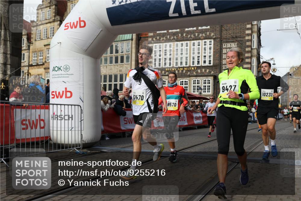 05.10.2025 - 20. swb-Marathon Bremen Yannick Fuchs http://msf.ph/oto/9255216 05.10.2025 10:55:04 Ziel 9427, 9560, 9570, 10024, 10231, 10232, 10233, 10609, 11320, 11373, 11470, 11507, 11523 meine-sportfotos.de