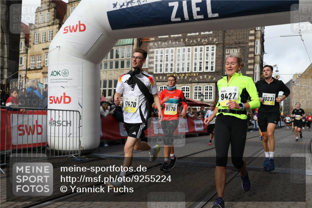 05.10.2025 - 20. swb-Marathon Bremen Yannick Fuchs http://msf.ph/oto/9255224 05.10.2025 10:55:04 Ziel 9427, 9560, 9570, 10024, 10231, 10232, 10233, 10609, 11320, 11373, 11470, 11507, 11523 meine-sportfotos.de
