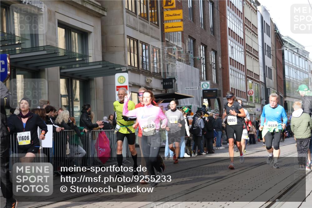 05.10.2025 - 20. swb-Marathon Bremen Strokosch-Dieckow http://msf.ph/oto/9255233 05.10.2025 10:57:05 Ziel 7101, 9000, 9215, 9260, 9292, 9450, 9489, 9550, 9625, 9747, 9844, 9904, 9914, 9947, 9962, 10139, 10169, 10281, 10293, 10367, 10645, 10657, 10694, 10739, 10754, 10950, 11015, 11352, 11360, 11583, 11596, 11606, 7101, 9000, 9215, 9260, 9292, 9450, 9489, 9550, 9625, 9747, 9844, 9904, 9914, 9947, 9962, 10139, 10169, 10281, 10293, 10367, 10645, 10657, 10694, 10739, 10754, 10950, 11015, 11596, 11606 meine-sportfotos.de