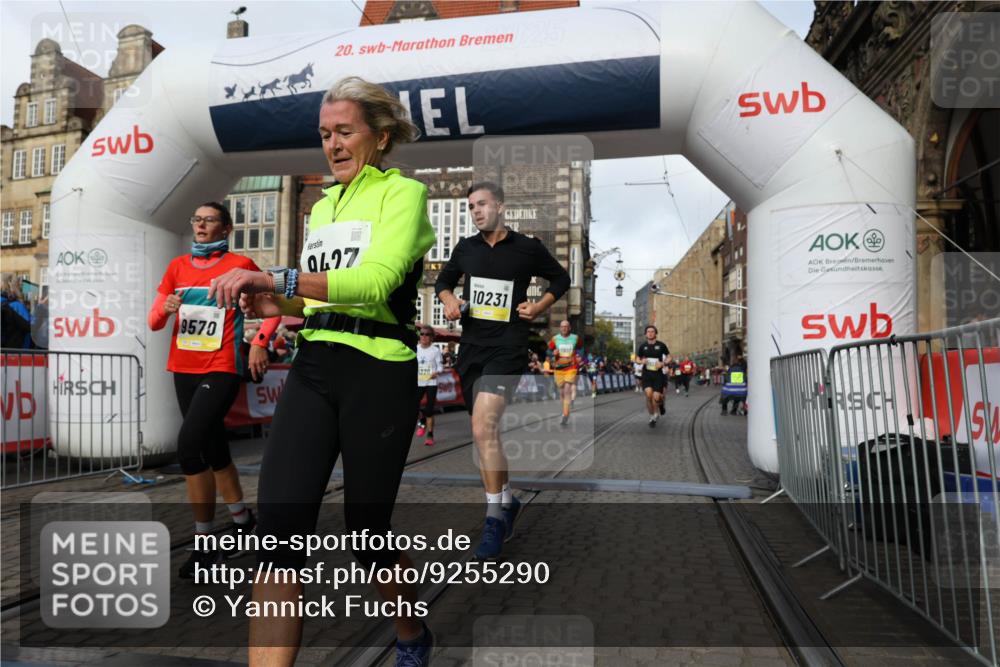 05.10.2025 - 20. swb-Marathon Bremen Yannick Fuchs http://msf.ph/oto/9255290 05.10.2025 10:55:05 Ziel 9427, 9475, 9560, 9570, 10024, 10231, 10609, 11320, 11373, 11470, 11507, 11523 meine-sportfotos.de