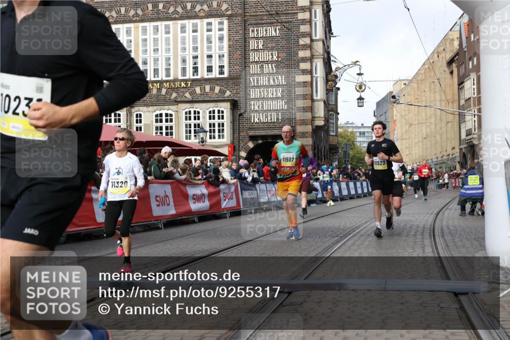 05.10.2025 - 20. swb-Marathon Bremen Yannick Fuchs http://msf.ph/oto/9255317 05.10.2025 10:55:05 Ziel 9427, 9475, 9560, 9570, 10024, 10231, 10609, 11320, 11373, 11470, 11507, 11523 meine-sportfotos.de