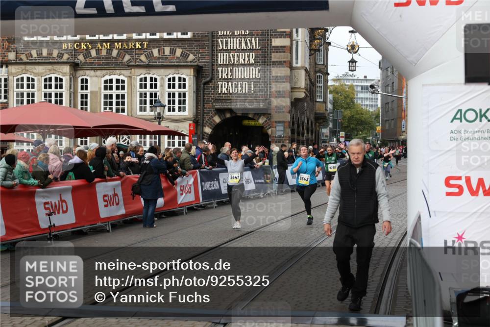 05.10.2025 - 20. swb-Marathon Bremen Yannick Fuchs http://msf.ph/oto/9255325 05.10.2025 11:15:23 Ziel 9643, 10984, 11293, 11635 meine-sportfotos.de