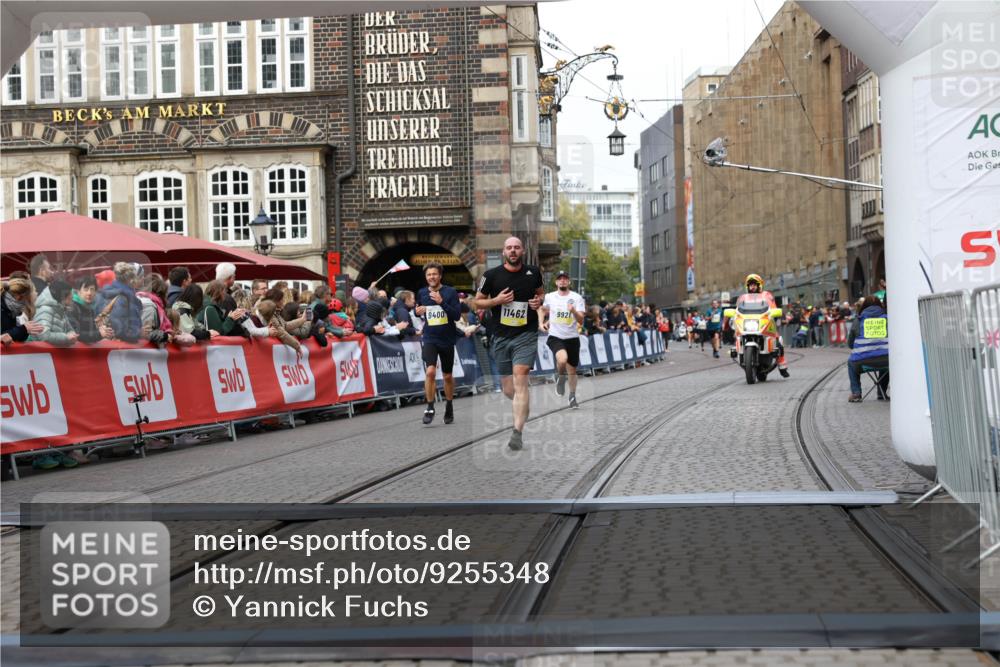 05.10.2025 - 20. swb-Marathon Bremen Yannick Fuchs http://msf.ph/oto/9255348 05.10.2025 10:46:25 Ziel 9351, 9362, 9400, 9921, 11462 meine-sportfotos.de