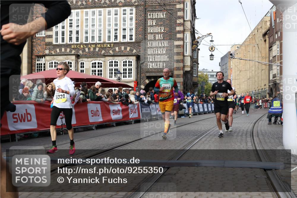 05.10.2025 - 20. swb-Marathon Bremen Yannick Fuchs http://msf.ph/oto/9255350 05.10.2025 10:55:06 Ziel 9427, 9475, 9570, 9791, 10231, 10609, 11320, 11373, 11470, 11507, 11523 meine-sportfotos.de
