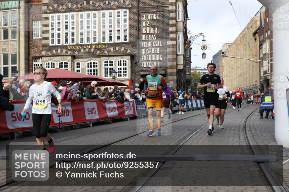 05.10.2025 - 20. swb-Marathon Bremen Yannick Fuchs http://msf.ph/oto/9255357 05.10.2025 10:55:06 Ziel 9427, 9475, 9570, 9791, 10231, 10609, 11320, 11373, 11470, 11507, 11523 meine-sportfotos.de