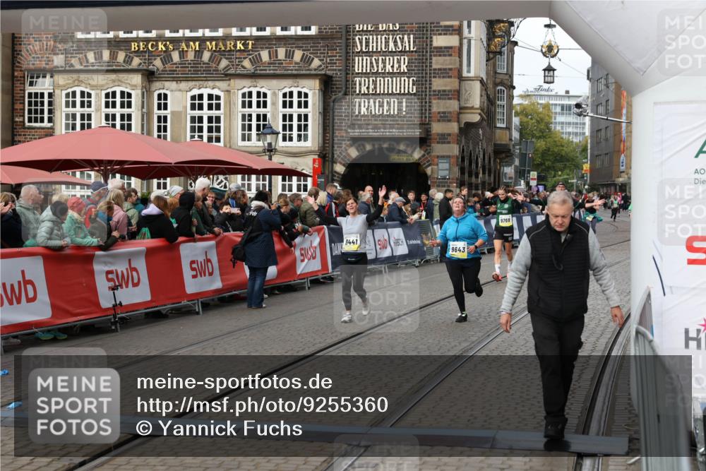05.10.2025 - 20. swb-Marathon Bremen Yannick Fuchs http://msf.ph/oto/9255360 05.10.2025 11:15:23 Ziel 9643, 10984, 11293, 11635 meine-sportfotos.de