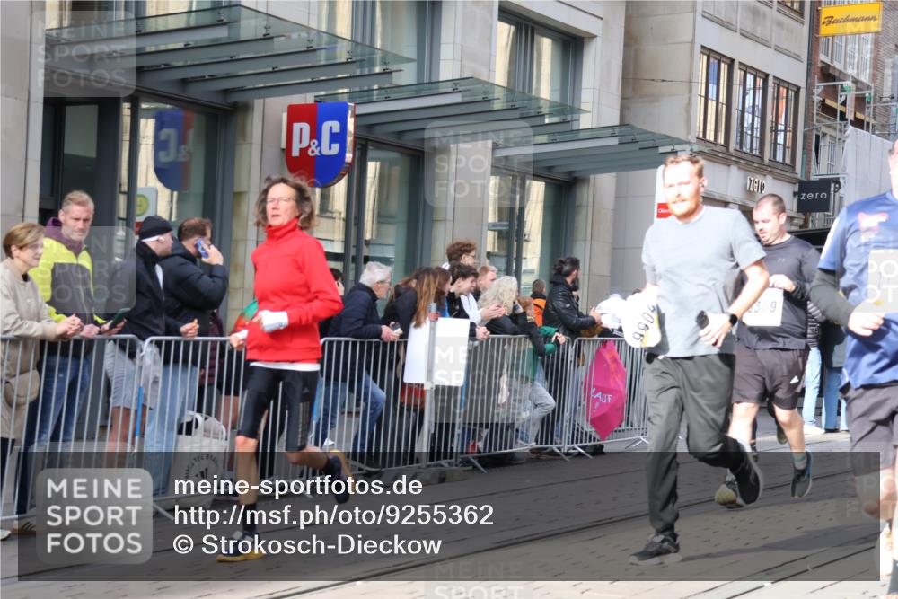 05.10.2025 - 20. swb-Marathon Bremen Strokosch-Dieckow http://msf.ph/oto/9255362 05.10.2025 10:57:15 Ziel 7101, 9000, 9215, 9309, 9372, 9550, 9585, 9625, 9747, 9904, 9914, 9943, 9962, 9979, 10139, 10225, 10250, 10281, 10329, 10341, 10555, 10645, 10694, 10739, 10754, 10950, 11352, 11360, 11520, 11521, 11583, 11606, 11731, 7101, 9000, 9215, 9309, 9372, 9550, 9585, 9625, 9747, 9904, 9914, 9943, 9962, 9979, 10139, 10225, 10250, 10281, 10329, 10341, 10555, 10645, 10694, 10739, 10754, 10950, 11606 meine-sportfotos.de