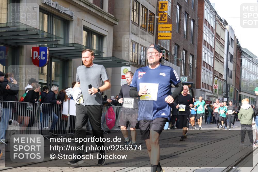 05.10.2025 - 20. swb-Marathon Bremen Strokosch-Dieckow http://msf.ph/oto/9255374 05.10.2025 10:57:16 Ziel 7101, 9000, 9215, 9309, 9372, 9585, 9625, 9747, 9904, 9914, 9943, 9962, 9979, 10139, 10225, 10250, 10329, 10341, 10555, 10645, 10694, 10739, 10754, 10950, 11352, 11360, 11457, 11520, 11521, 11583, 11606, 11731, 11744, 7101, 9000, 9215, 9309, 9372, 9585, 9625, 9747, 9904, 9914, 9943, 9962, 9979, 10139, 10225, 10250, 10329, 10341, 10555, 10645, 10694, 10739, 10754, 10950, 11606 meine-sportfotos.de