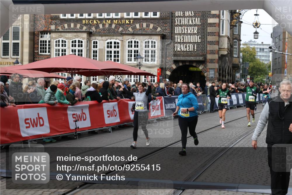 05.10.2025 - 20. swb-Marathon Bremen Yannick Fuchs http://msf.ph/oto/9255415 05.10.2025 11:15:25 Ziel 9441, 9643, 11293 meine-sportfotos.de
