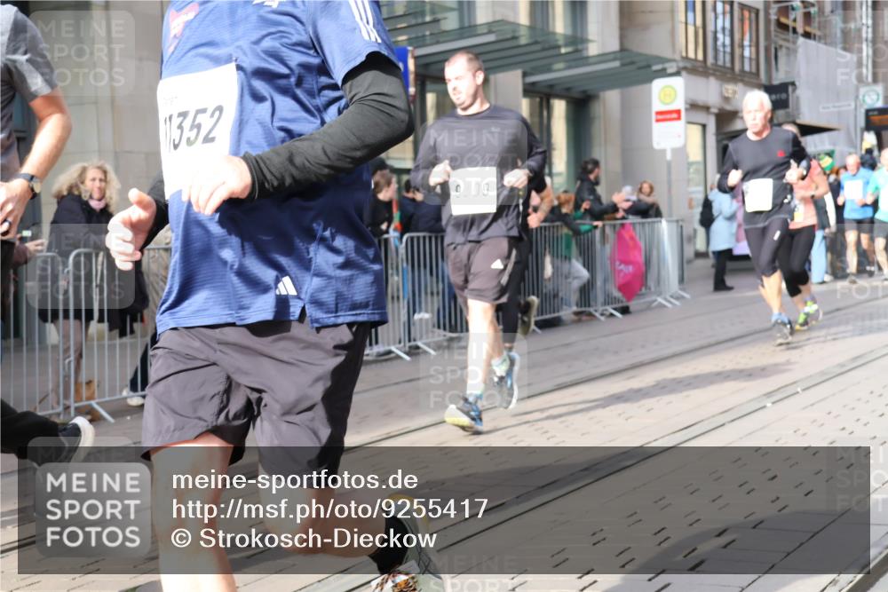 05.10.2025 - 20. swb-Marathon Bremen Strokosch-Dieckow http://msf.ph/oto/9255417 05.10.2025 10:57:17 Ziel 9000, 9215, 9309, 9372, 9585, 9625, 9747, 9904, 9914, 9943, 9962, 9979, 10139, 10225, 10250, 10329, 10341, 10555, 10645, 10694, 10739, 10754, 10890, 10950, 11352, 11360, 11457, 11520, 11521, 11575, 11583, 11606, 11731, 11744, 9000, 9215, 9309, 9372, 9585, 9625, 9747, 9904, 9914, 9943, 9962, 9979, 10139, 10225, 10250, 10329, 10341, 10555, 10645, 10694, 10739, 10754, 10890, 10950, 11606 meine-sportfotos.de