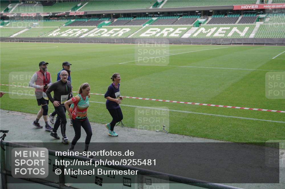 05.10.2025 - 20. swb-Marathon Bremen Michael Burmester http://msf.ph/oto/9255481 05.10.2025 10:43:25 Laufen im Stadion 9185, 9288, 9380, 9476, 9493, 9526, 9561, 9664, 9675, 9726, 9731, 9732, 9734, 9736, 9760, 9784, 9806, 9822, 9823, 9826, 9848, 9861, 9867, 9895, 9911, 9912, 9984, 10146, 10183, 10288, 10315, 10316, 10320, 10399, 10433, 10435, 10491, 10512, 10515, 10552, 10596, 10849, 10861, 10962, 10969, 11030, 11073, 11083, 11113, 11157, 11161, 11170, 11215, 11240, 11242, 11285, 11331, 11345, 11404, 11536, 8225, 9212, 9276, 9481, 9945 meine-sportfotos.de