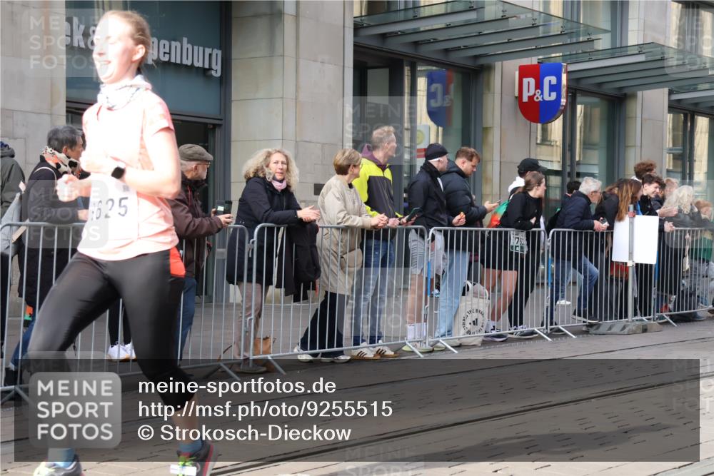 05.10.2025 - 20. swb-Marathon Bremen Strokosch-Dieckow http://msf.ph/oto/9255515 05.10.2025 10:57:20 Ziel 9000, 9215, 9309, 9372, 9585, 9625, 9747, 9904, 9914, 9943, 9962, 9979, 10139, 10219, 10225, 10250, 10329, 10341, 10555, 10694, 10739, 10754, 10834, 10890, 10975, 11023, 11352, 11360, 11457, 11520, 11521, 11564, 11575, 11583, 11731, 11744, 9000, 9215, 9309, 9372, 9585, 9625, 9747, 9904, 9914, 9943, 9962, 9979, 10139, 10219, 10225, 10250, 10329, 10341, 10555, 10694, 10739, 10754, 10834, 10890, 10975, 11023 meine-sportfotos.de