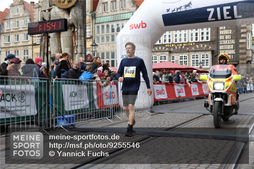 05.10.2025 - 20. swb-Marathon Bremen Yannick Fuchs http://msf.ph/oto/9255546 05.10.2025 10:46:30 Ziel 9400, 9921, 11462 meine-sportfotos.de