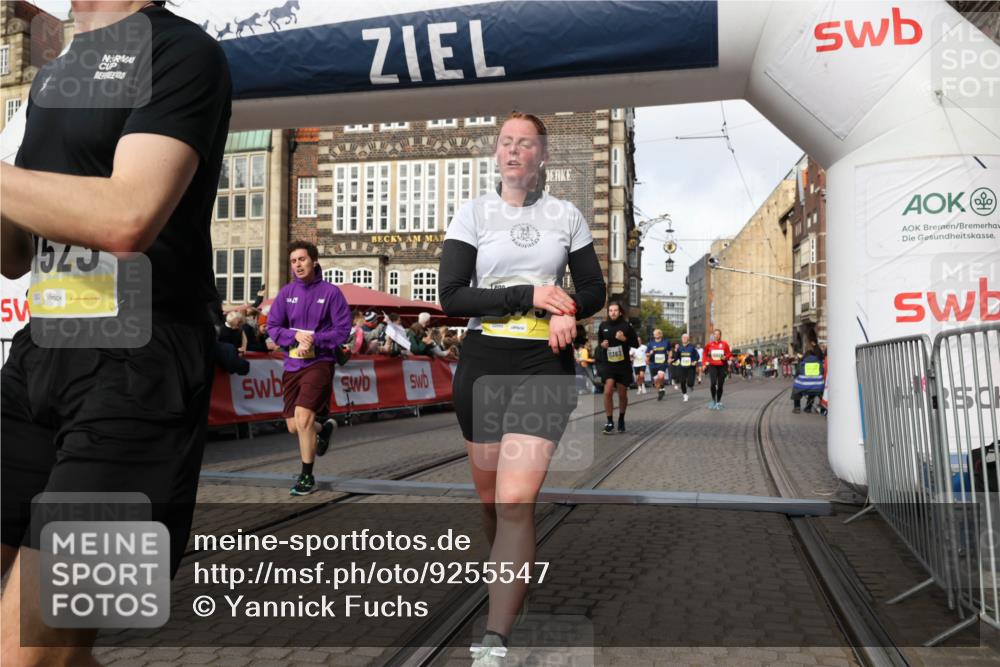 05.10.2025 - 20. swb-Marathon Bremen Yannick Fuchs http://msf.ph/oto/9255547 05.10.2025 10:55:09 Ziel 9427, 9475, 9570, 9791, 10014, 10231, 11320, 11363, 11470, 11507, 11523 meine-sportfotos.de