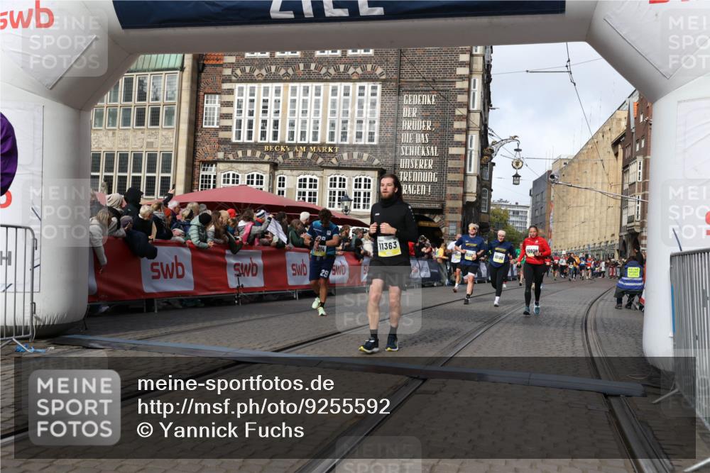 05.10.2025 - 20. swb-Marathon Bremen Yannick Fuchs http://msf.ph/oto/9255592 05.10.2025 10:55:11 Ziel 9475, 9791, 10014, 10180, 10307, 10920, 11320, 11363, 11507, 11523 meine-sportfotos.de