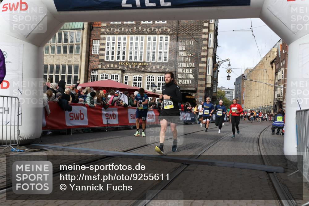 05.10.2025 - 20. swb-Marathon Bremen Yannick Fuchs http://msf.ph/oto/9255611 05.10.2025 10:55:11 Ziel 9475, 9791, 10014, 10180, 10307, 10920, 11320, 11363, 11507, 11523 meine-sportfotos.de