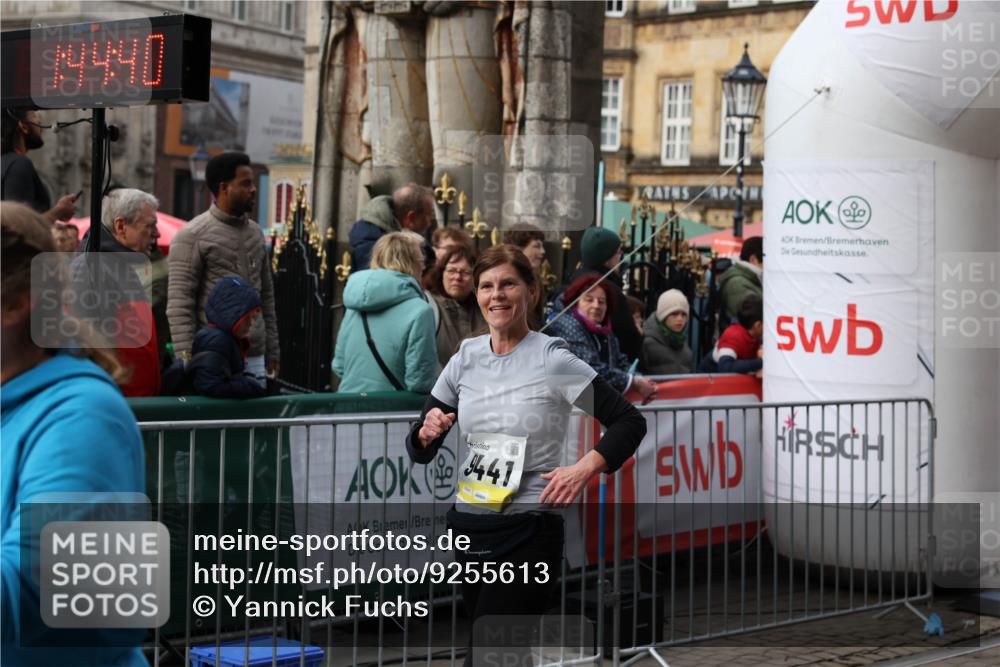 05.10.2025 - 20. swb-Marathon Bremen Yannick Fuchs http://msf.ph/oto/9255613 05.10.2025 11:15:29 Ziel 9441, 9643, 9767, 9768, 9959 meine-sportfotos.de