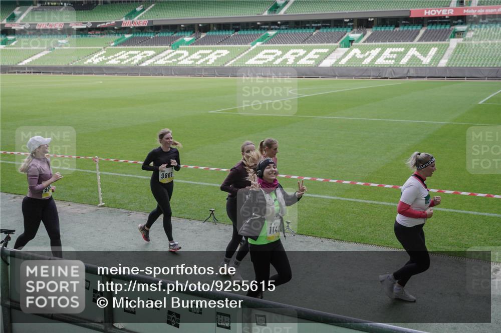 05.10.2025 - 20. swb-Marathon Bremen Michael Burmester http://msf.ph/oto/9255615 05.10.2025 10:43:29 Laufen im Stadion 9185, 9273, 9288, 9380, 9476, 9493, 9526, 9561, 9675, 9726, 9731, 9732, 9736, 9760, 9784, 9806, 9819, 9822, 9823, 9826, 9848, 9861, 9867, 9895, 9911, 9912, 9984, 10036, 10146, 10183, 10288, 10315, 10316, 10320, 10399, 10433, 10435, 10491, 10512, 10515, 10552, 10596, 10831, 10849, 10962, 10969, 11030, 11073, 11083, 11113, 11157, 11161, 11215, 11240, 11242, 11285, 11331, 11345, 11404, 11536, 11548, 8225, 9276, 9481 meine-sportfotos.de