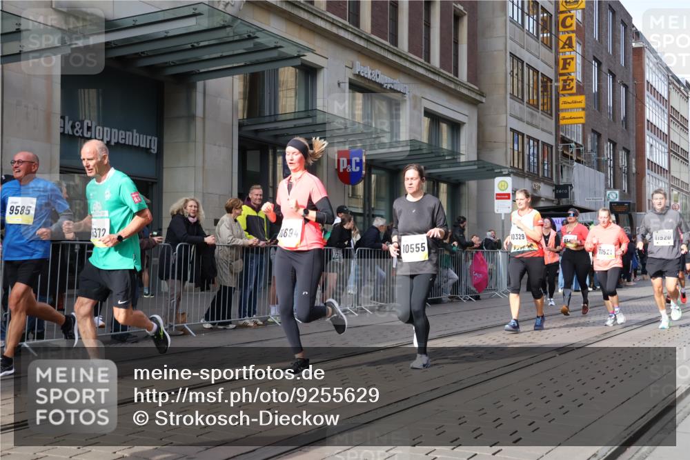 05.10.2025 - 20. swb-Marathon Bremen Strokosch-Dieckow http://msf.ph/oto/9255629 05.10.2025 10:57:23 Ziel 9221, 9309, 9372, 9585, 9625, 9719, 9747, 9904, 9914, 9943, 9962, 9979, 10139, 10219, 10225, 10250, 10329, 10341, 10555, 10651, 10694, 10739, 10754, 10834, 10890, 10975, 11023, 11116, 11301, 11352, 11360, 11457, 11469, 11520, 11521, 11564, 11575, 11583, 11731, 11744, 9221, 9309, 9372, 9585, 9625, 9719, 9747, 9904, 9914, 9943, 9962, 9979, 10139, 10219, 10225, 10250, 10329, 10341, 10555, 10651, 10694, 10739, 10754, 10834, 10890, 10975, 11023 meine-sportfotos.de
