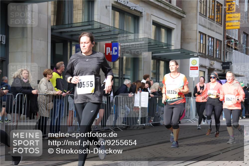 05.10.2025 - 20. swb-Marathon Bremen Strokosch-Dieckow http://msf.ph/oto/9255654 05.10.2025 10:57:24 Ziel 9221, 9309, 9372, 9568, 9585, 9625, 9719, 9747, 9904, 9914, 9943, 9962, 9979, 10139, 10219, 10225, 10250, 10329, 10341, 10555, 10651, 10694, 10703, 10739, 10754, 10834, 10890, 10975, 11023, 11116, 11301, 11352, 11360, 11457, 11469, 11520, 11521, 11564, 11575, 11583, 11731, 11744, 9221, 9309, 9372, 9568, 9585, 9625, 9719, 9747, 9904, 9914, 9943, 9962, 9979, 10139, 10219, 10225, 10250, 10329, 10341, 10555, 10651, 10694, 10703, 10739, 10754, 10834, 10890, 10975, 11023 meine-sportfotos.de