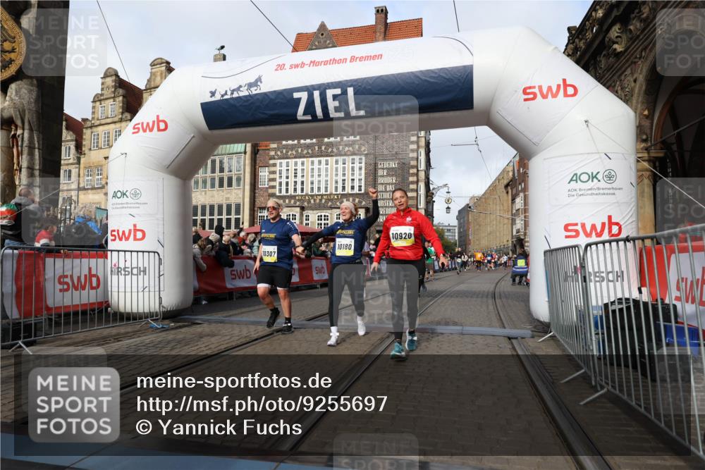05.10.2025 - 20. swb-Marathon Bremen Yannick Fuchs http://msf.ph/oto/9255697 05.10.2025 10:55:15 Ziel 9176, 9475, 9791, 10014, 10034, 10180, 10307, 10920, 11317, 11363 meine-sportfotos.de