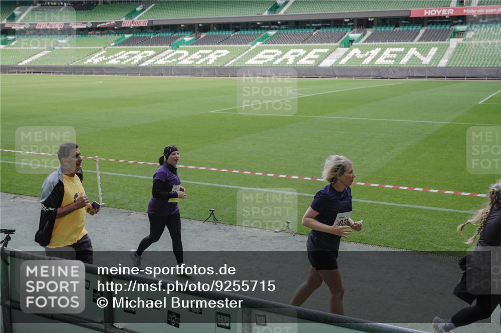 05.10.2025 - 20. swb-Marathon Bremen Michael Burmester http://msf.ph/oto/9255715 05.10.2025 10:43:32 Laufen im Stadion 9185, 9273, 9288, 9380, 9476, 9493, 9526, 9561, 9675, 9726, 9731, 9732, 9736, 9760, 9784, 9806, 9819, 9822, 9823, 9848, 9861, 9867, 9895, 9911, 9912, 9984, 10036, 10040, 10146, 10183, 10288, 10315, 10316, 10320, 10399, 10433, 10435, 10448, 10491, 10512, 10515, 10540, 10552, 10596, 10705, 10831, 10849, 10962, 10969, 11030, 11073, 11083, 11088, 11113, 11157, 11161, 11204, 11215, 11240, 11242, 11285, 11331, 11345, 11388, 11404, 11536, 11548, 8225, 9481 meine-sportfotos.de