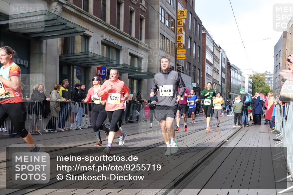 05.10.2025 - 20. swb-Marathon Bremen Strokosch-Dieckow http://msf.ph/oto/9255719 05.10.2025 10:57:25 Ziel 9221, 9309, 9372, 9568, 9585, 9719, 9747, 9904, 9914, 9943, 9962, 9979, 10219, 10225, 10250, 10329, 10341, 10555, 10651, 10694, 10703, 10739, 10754, 10834, 10890, 10975, 11023, 11116, 11301, 11352, 11360, 11457, 11469, 11520, 11521, 11564, 11575, 11583, 11731, 11744, 9221, 9309, 9372, 9568, 9585, 9719, 9747, 9904, 9914, 9943, 9962, 9979, 10219, 10225, 10250, 10329, 10341, 10555, 10651, 10694, 10703, 10739, 10754, 10834, 10890, 10975, 11023 meine-sportfotos.de