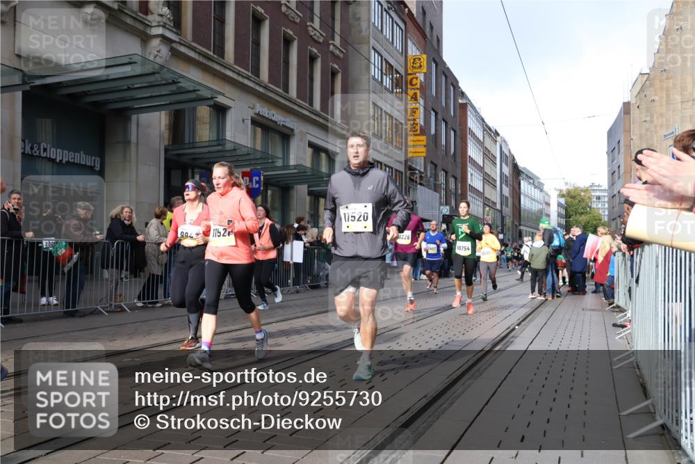 05.10.2025 - 20. swb-Marathon Bremen Strokosch-Dieckow http://msf.ph/oto/9255730 05.10.2025 10:57:26 Ziel 9221, 9309, 9372, 9568, 9585, 9719, 9747, 9943, 9979, 10219, 10225, 10250, 10329, 10341, 10555, 10577, 10651, 10694, 10703, 10739, 10754, 10834, 10890, 10975, 11023, 11116, 11301, 11352, 11360, 11457, 11469, 11520, 11521, 11564, 11575, 11583, 11663, 11731, 11744, 9221, 9309, 9372, 9568, 9585, 9719, 9747, 9943, 9979, 10219, 10225, 10250, 10329, 10341, 10555, 10577, 10651, 10694, 10703, 10739, 10754, 10834, 10890, 10975, 11023, 11663 meine-sportfotos.de
