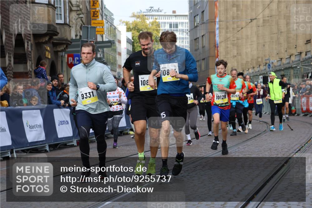 05.10.2025 - 20. swb-Marathon Bremen Strokosch-Dieckow http://msf.ph/oto/9255737 05.10.2025 11:02:46 Ziel 9331, 9360, 9516, 9846, 10129, 10207, 10530, 10734, 10803, 10804, 10940, 11024, 11087, 11193, 11504, 11576, 11667, 11668 meine-sportfotos.de