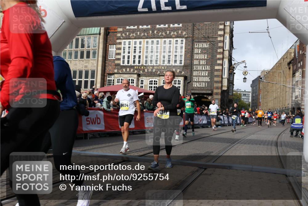 05.10.2025 - 20. swb-Marathon Bremen Yannick Fuchs http://msf.ph/oto/9255754 05.10.2025 10:55:17 Ziel 9176, 9318, 10003, 10014, 10034, 10180, 10307, 10326, 10920, 11317, 11363 meine-sportfotos.de