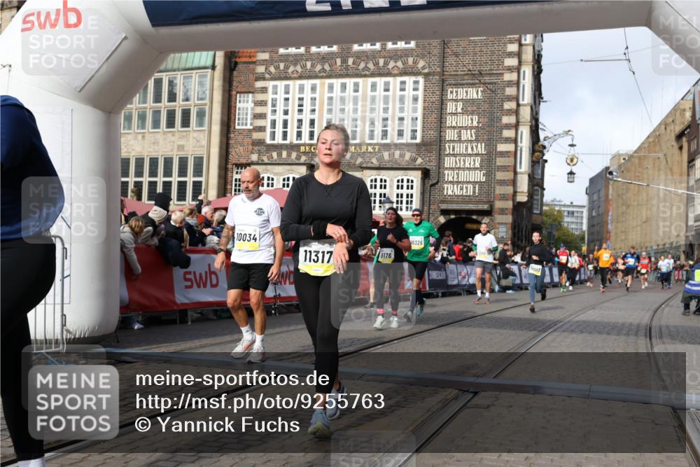 05.10.2025 - 20. swb-Marathon Bremen Yannick Fuchs http://msf.ph/oto/9255763 05.10.2025 10:55:17 Ziel 9176, 9318, 10003, 10014, 10034, 10180, 10307, 10326, 10920, 11317, 11363 meine-sportfotos.de