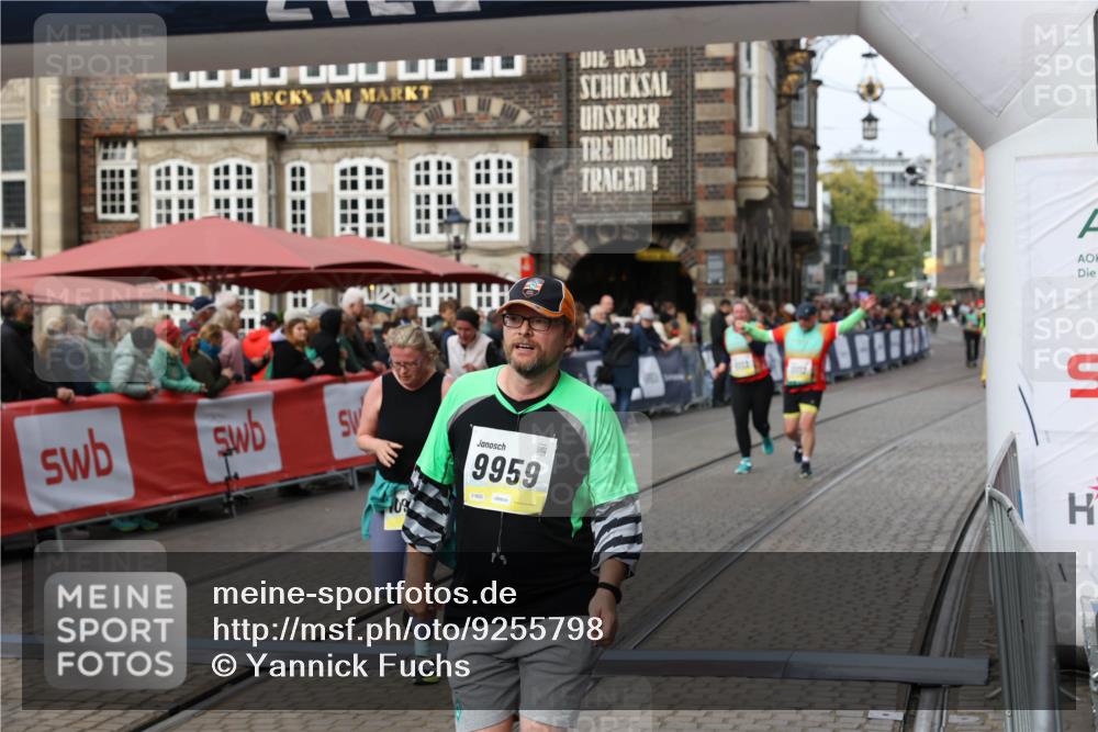 05.10.2025 - 20. swb-Marathon Bremen Yannick Fuchs http://msf.ph/oto/9255798 05.10.2025 11:15:35 Ziel 8844, 9767, 9768, 9959, 10976, 11112, 11113 meine-sportfotos.de