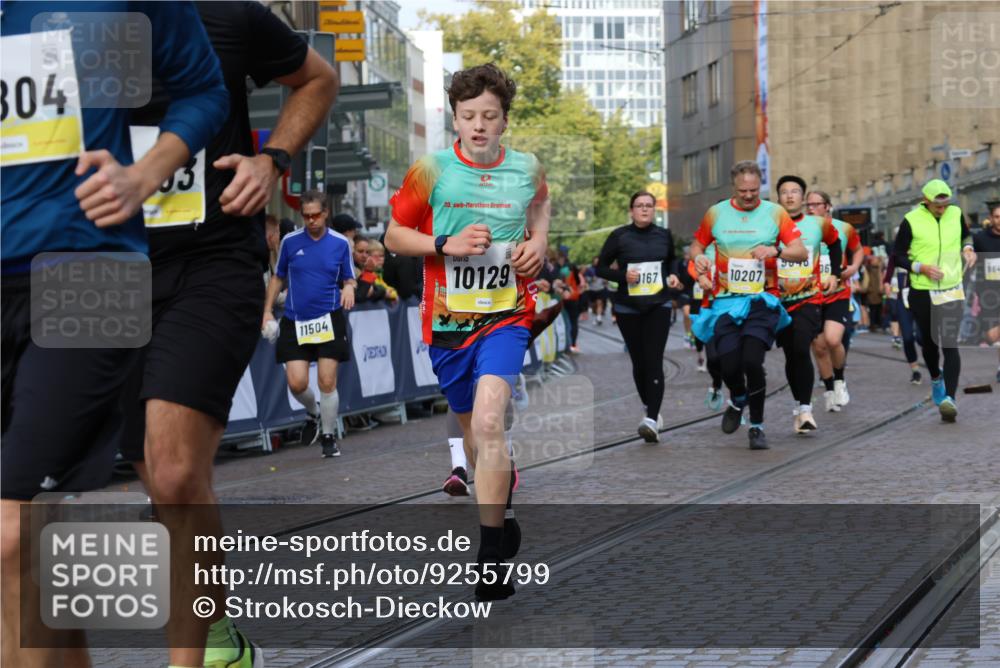 05.10.2025 - 20. swb-Marathon Bremen Strokosch-Dieckow http://msf.ph/oto/9255799 05.10.2025 11:02:48 Ziel 9331, 9360, 9516, 9644, 9846, 10129, 10167, 10207, 10530, 10656, 10734, 10803, 10804, 10940, 11087, 11193, 11312, 11504, 11576, 11667, 11668 meine-sportfotos.de