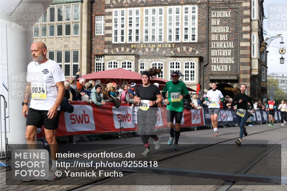 05.10.2025 - 20. swb-Marathon Bremen Yannick Fuchs http://msf.ph/oto/9255818 05.10.2025 10:55:18 Ziel 9176, 9318, 10003, 10014, 10034, 10180, 10307, 10326, 10920, 11140, 11317, 11363 meine-sportfotos.de