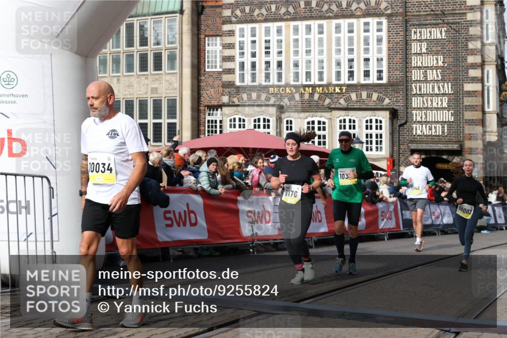 05.10.2025 - 20. swb-Marathon Bremen Yannick Fuchs http://msf.ph/oto/9255824 05.10.2025 10:55:18 Ziel 9176, 9318, 10003, 10014, 10034, 10180, 10307, 10326, 10920, 11140, 11317, 11363 meine-sportfotos.de