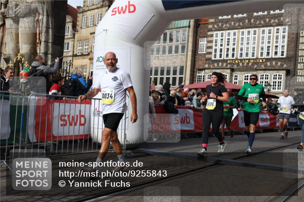 05.10.2025 - 20. swb-Marathon Bremen Yannick Fuchs http://msf.ph/oto/9255843 05.10.2025 10:55:19 Ziel 9176, 9318, 10003, 10014, 10034, 10180, 10307, 10326, 10920, 11140, 11317 meine-sportfotos.de
