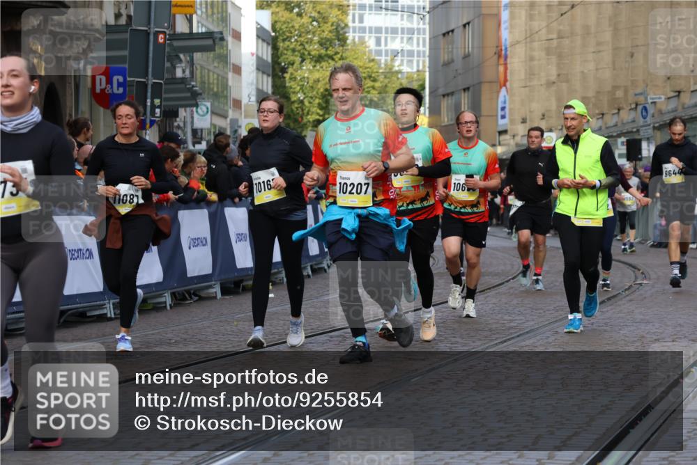 05.10.2025 - 20. swb-Marathon Bremen Strokosch-Dieckow http://msf.ph/oto/9255854 05.10.2025 11:02:50 Ziel 9331, 9644, 9846, 10129, 10167, 10207, 10656, 10734, 10803, 10804, 10940, 11087, 11193, 11312, 11504, 11576, 11667, 11668, 11735 meine-sportfotos.de