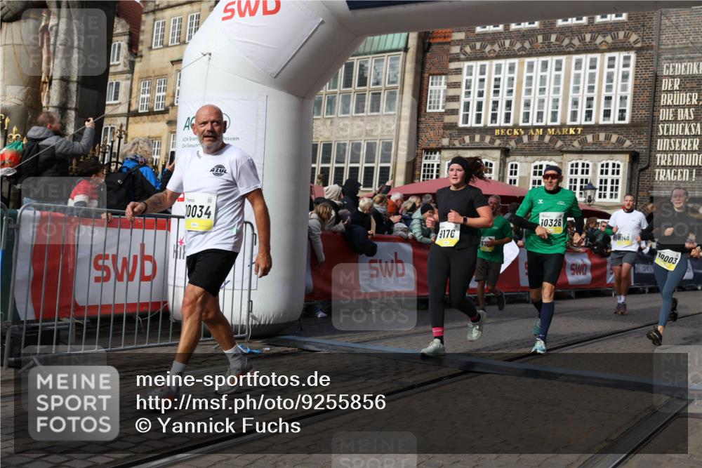 05.10.2025 - 20. swb-Marathon Bremen Yannick Fuchs http://msf.ph/oto/9255856 05.10.2025 10:55:19 Ziel 9176, 9318, 10003, 10014, 10034, 10180, 10307, 10326, 10920, 11140, 11317 meine-sportfotos.de