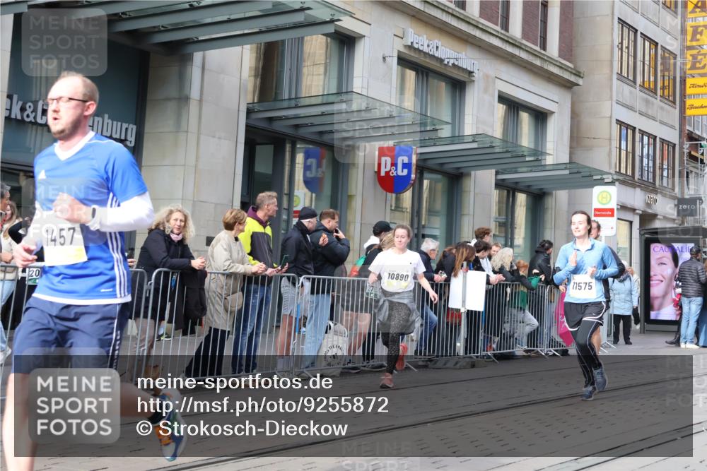 05.10.2025 - 20. swb-Marathon Bremen Strokosch-Dieckow http://msf.ph/oto/9255872 05.10.2025 10:57:29 Ziel 9221, 9309, 9372, 9568, 9585, 9719, 9943, 9979, 10219, 10225, 10250, 10329, 10341, 10555, 10577, 10651, 10694, 10703, 10754, 10793, 10834, 10890, 10975, 11023, 11116, 11301, 11352, 11457, 11469, 11520, 11521, 11564, 11575, 11583, 11663, 11731, 11744, 9221, 9309, 9372, 9568, 9585, 9719, 9943, 9979, 10219, 10225, 10250, 10329, 10341, 10555, 10577, 10651, 10694, 10703, 10754, 10793, 10834, 10890, 10975, 11023, 11663 meine-sportfotos.de