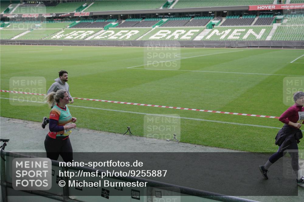 05.10.2025 - 20. swb-Marathon Bremen Michael Burmester http://msf.ph/oto/9255887 05.10.2025 10:43:41 Laufen im Stadion 9011, 9273, 9380, 9386, 9470, 9493, 9526, 9561, 9675, 9724, 9731, 9732, 9784, 9819, 9822, 9823, 9848, 9861, 9867, 9895, 9911, 9912, 9984, 10036, 10040, 10146, 10183, 10280, 10288, 10315, 10316, 10320, 10399, 10433, 10435, 10448, 10491, 10512, 10515, 10540, 10552, 10574, 10596, 10705, 10707, 10831, 10839, 10849, 10962, 10969, 11027, 11083, 11088, 11113, 11135, 11157, 11161, 11191, 11204, 11215, 11240, 11242, 11285, 11331, 11345, 11388, 11404, 11536, 11539, 11548 meine-sportfotos.de
