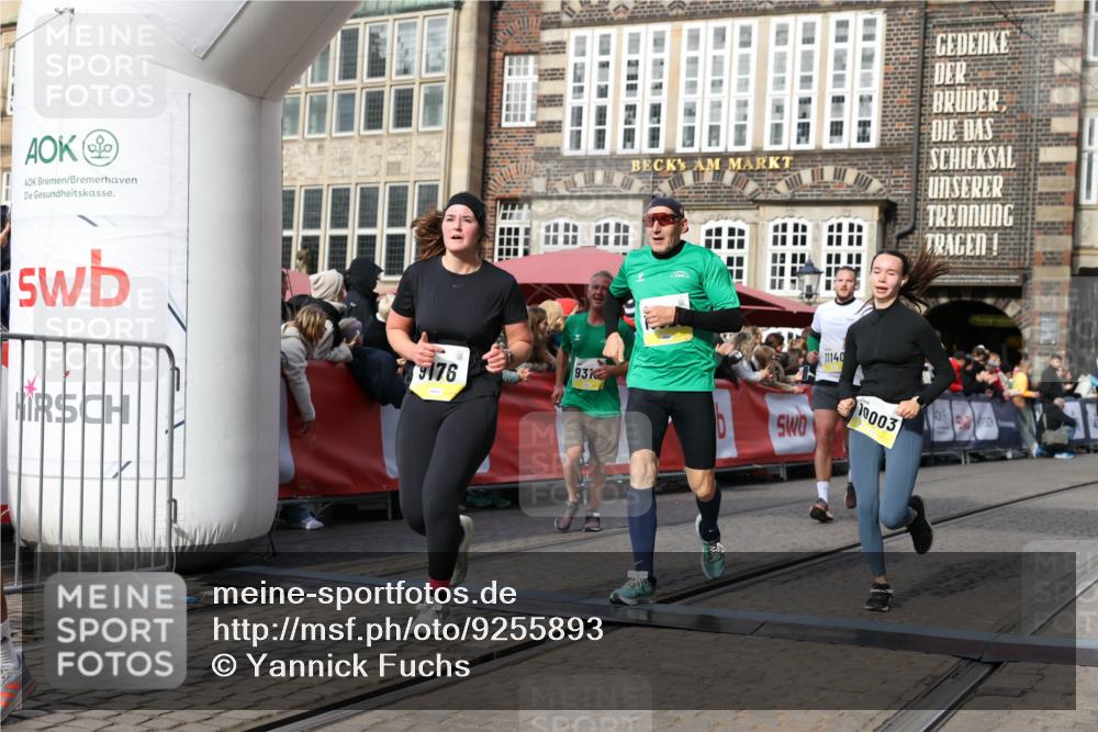 05.10.2025 - 20. swb-Marathon Bremen Yannick Fuchs http://msf.ph/oto/9255893 05.10.2025 10:55:19 Ziel 9176, 9318, 10003, 10014, 10034, 10180, 10307, 10326, 10920, 11140, 11317 meine-sportfotos.de