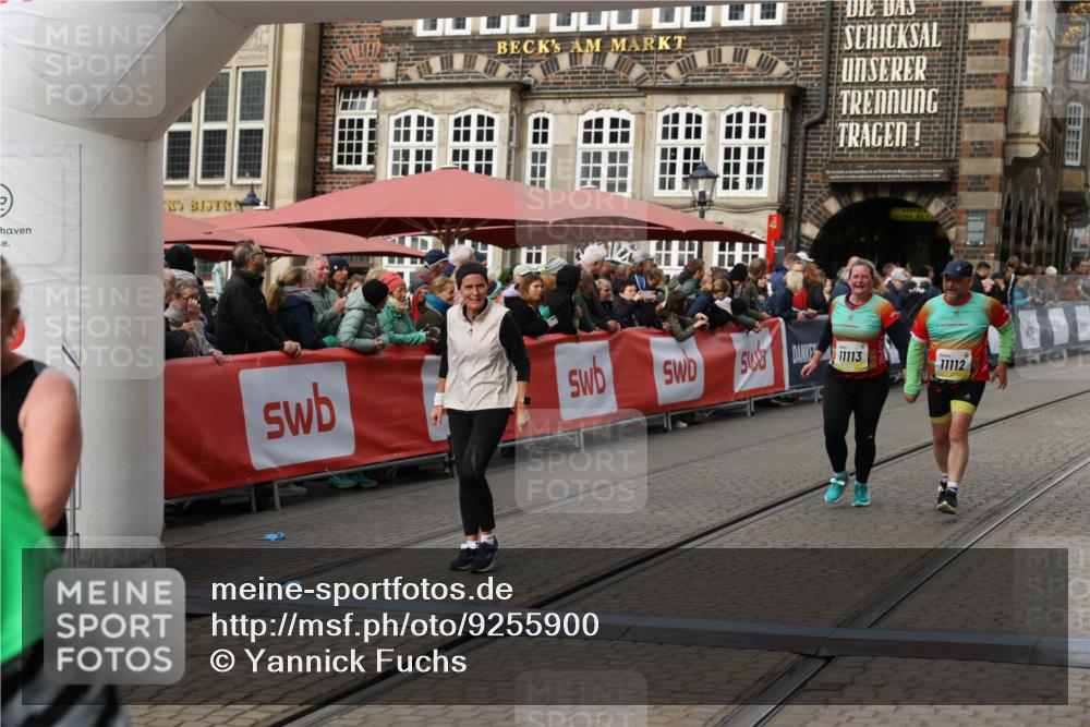 05.10.2025 - 20. swb-Marathon Bremen Yannick Fuchs http://msf.ph/oto/9255900 05.10.2025 11:15:37 Ziel 8844, 9767, 9959, 10976, 11112, 11113 meine-sportfotos.de