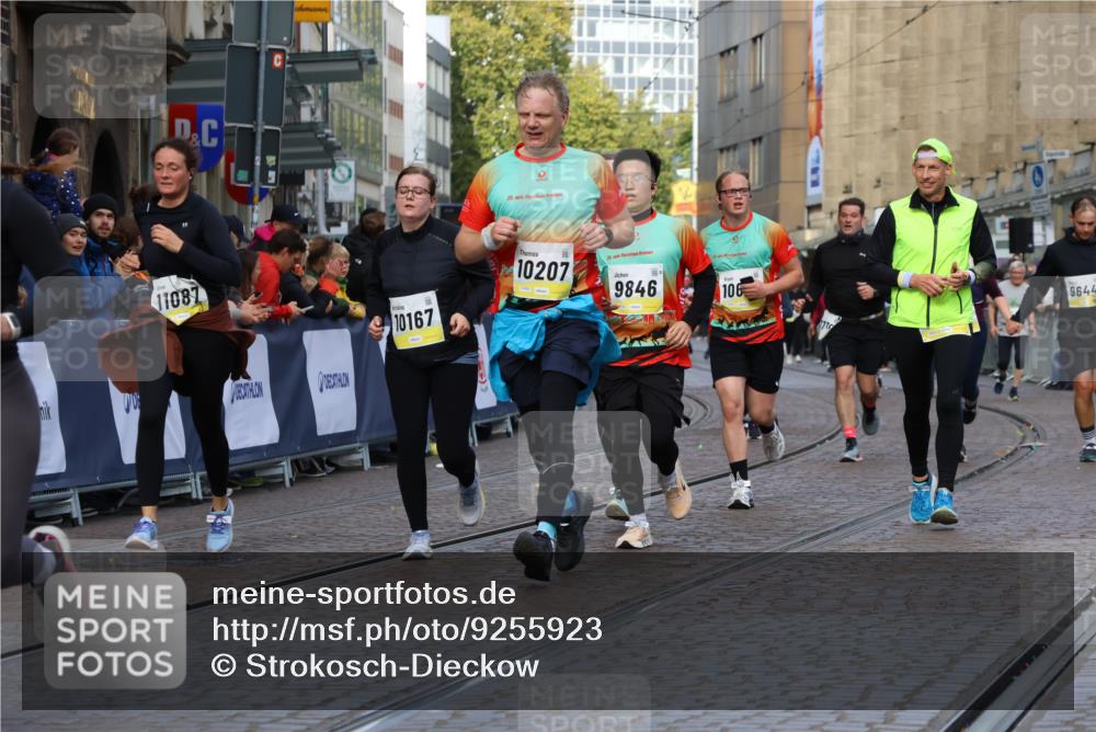 05.10.2025 - 20. swb-Marathon Bremen Strokosch-Dieckow http://msf.ph/oto/9255923 05.10.2025 11:02:50 Ziel 9331, 9644, 9846, 10129, 10167, 10207, 10656, 10734, 10803, 10804, 10940, 11087, 11193, 11312, 11504, 11576, 11667, 11668, 11735 meine-sportfotos.de