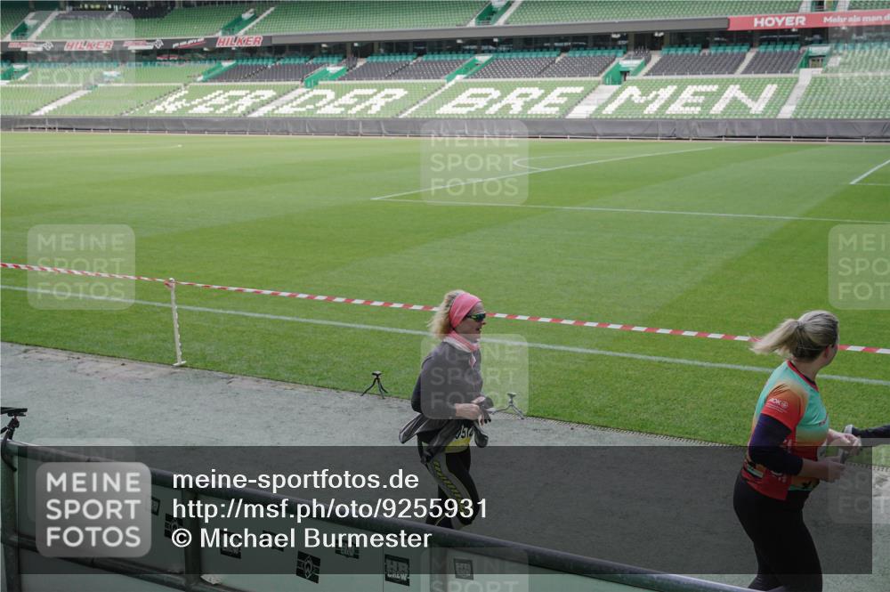 05.10.2025 - 20. swb-Marathon Bremen Michael Burmester http://msf.ph/oto/9255931 05.10.2025 10:43:43 Laufen im Stadion 9011, 9273, 9373, 9374, 9380, 9386, 9470, 9493, 9526, 9561, 9675, 9724, 9731, 9732, 9784, 9819, 9822, 9823, 9848, 9867, 9895, 9911, 9912, 9984, 10036, 10040, 10146, 10183, 10280, 10288, 10315, 10316, 10320, 10399, 10433, 10435, 10448, 10491, 10512, 10515, 10540, 10552, 10574, 10596, 10705, 10707, 10831, 10839, 10849, 10962, 10969, 11027, 11088, 11113, 11135, 11157, 11161, 11191, 11204, 11240, 11242, 11285, 11331, 11345, 11388, 11404, 11536, 11539, 11548 meine-sportfotos.de