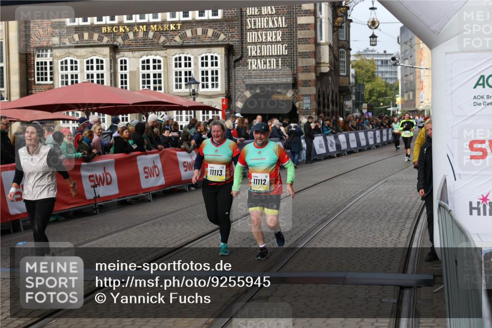 05.10.2025 - 20. swb-Marathon Bremen Yannick Fuchs http://msf.ph/oto/9255945 05.10.2025 11:15:38 Ziel 8844, 9959, 10976, 11112, 11113 meine-sportfotos.de