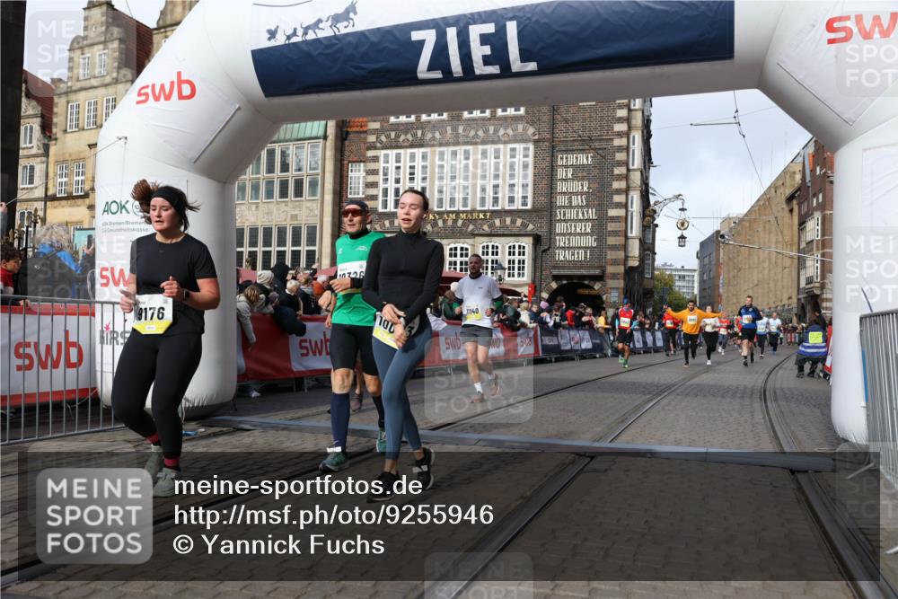 05.10.2025 - 20. swb-Marathon Bremen Yannick Fuchs http://msf.ph/oto/9255946 05.10.2025 10:55:20 Ziel 9176, 9318, 10003, 10034, 10180, 10307, 10326, 10920, 11140, 11317 meine-sportfotos.de
