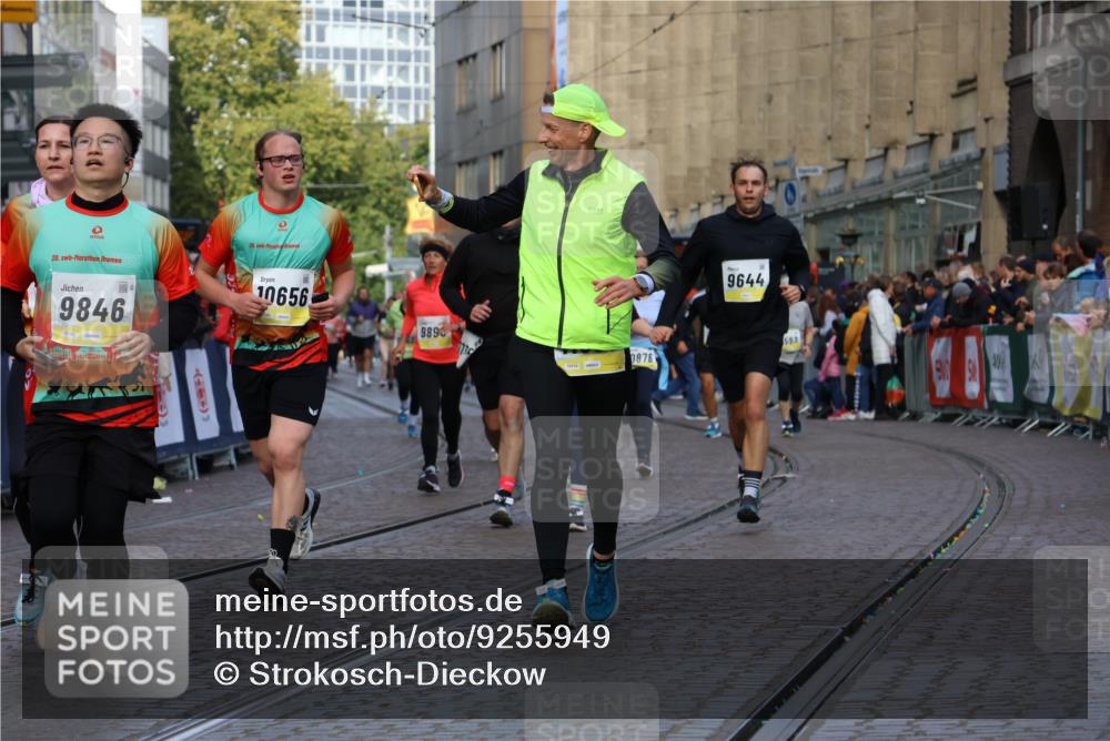 05.10.2025 - 20. swb-Marathon Bremen Strokosch-Dieckow http://msf.ph/oto/9255949 05.10.2025 11:02:52 Ziel 9644, 9846, 10167, 10207, 10656, 10734, 10876, 10940, 11087, 11193, 11312, 11504, 11576, 11667, 11668, 11735 meine-sportfotos.de